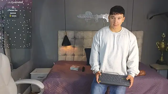 Snapshot of Horny_nick18 chatting on October 29, 2025, 10:14 am Horny nick18 online show from October 29, 2025, 10:14 am