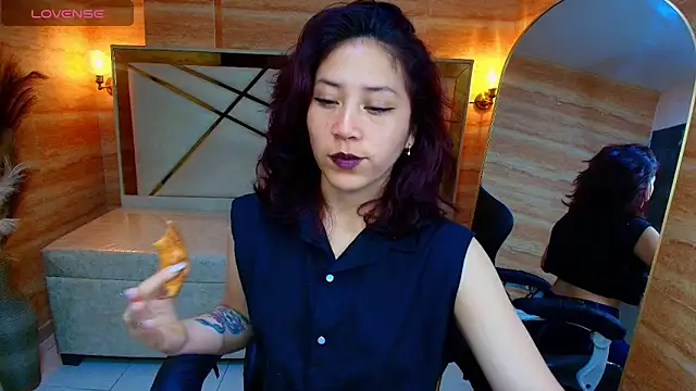 valentina r  online show from December 4, 2025, 12:48 pm