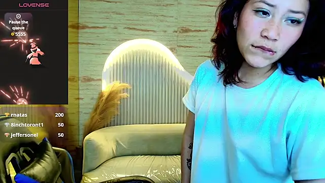 valentina r  online show from December 14, 2025, 8:09 am