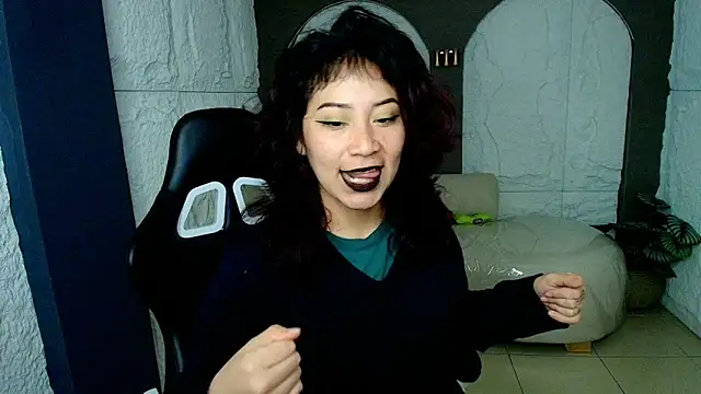 valentina r  online show from April 17, 2026, 2:58 am