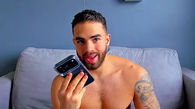 Snapshot of Paul_Phoenix chatting on October 15, 2025, 7:11 pm Paul Phoenix online show from October 15, 2025, 7:11 pm