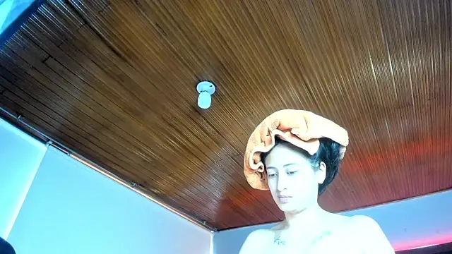 Adhara7 online show from November 13, 2025, 7:51 pm