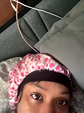 PrettyBabriexox online show from November 4, 2025, 1:15 pm