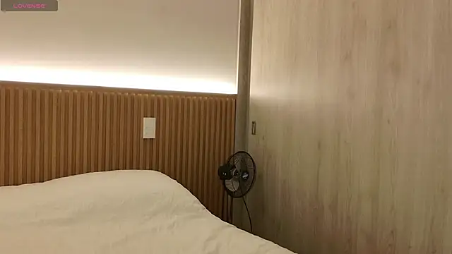 Snapshot of karinasantos_ chatting on September 10, 2025, 12:37 pm karinasantos online show from September 10, 2025, 12:37 pm