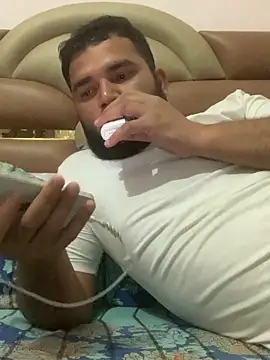 amitsharma7868 online show from April 19, 2026, 4:19 pm