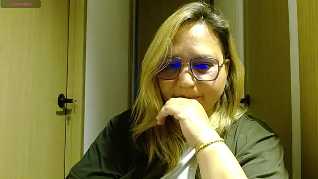 Snapshot of haashkyo chatting on April 24, 2026, 4:25 am haashkyo online show from April 24, 2026, 4:25 am