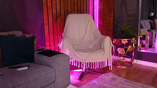 QueenMarX online show from May 17, 2026, 5:24 pm