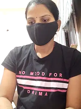 poojam93 online show from December 15, 2025, 3:01 am