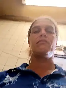 sarahkat86 online show from January 13, 2026, 4:11 pm