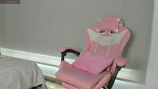 Snapshot of kendal_hot01 chatting on November 26, 2025, 5:57 pm kendal hot01 online show from November 26, 2025, 5:57 pm