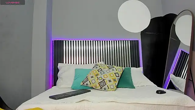 little lemmons  online show from March 8, 2026, 2:42 pm