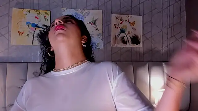 BellaSwwan online show from October 4, 2025, 1:23 pm