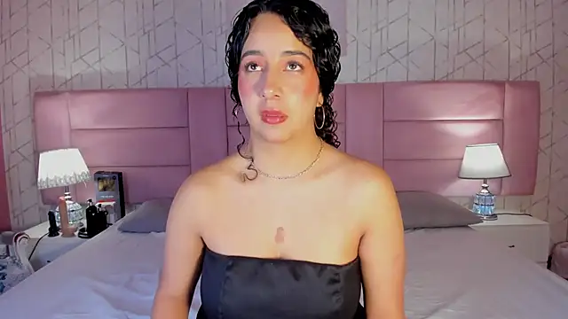 BellaSwwan online show from December 3, 2025, 12:59 pm