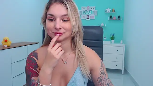 LilFleurish online show from December 16, 2025, 5:44 am