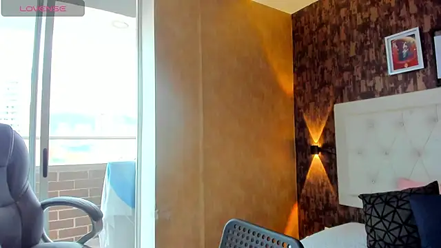 sweet  vanessa1 online show from February 27, 2026, 9:58 pm