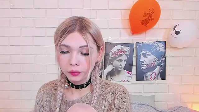 Blondy Fina online show from November 7, 2025, 4:50 am