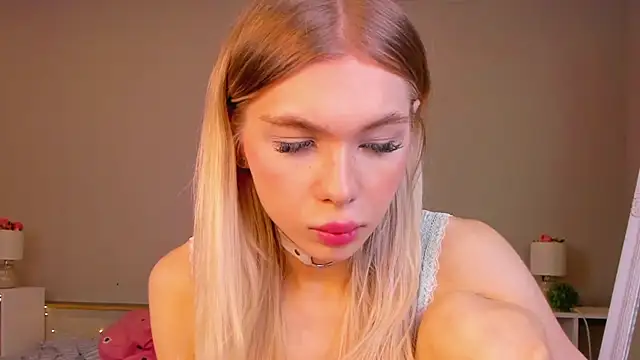 Blondy Fina online show from May 15, 2026, 5:16 am
