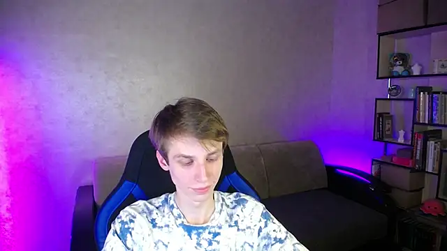 Snapshot of yes_cute_boy_ chatting on October 17, 2025, 8:32 pm yes cute boy  online show from October 17, 2025, 8:32 pm