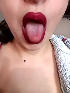 Snapshot of LINA-DALOUA chatting on November 29, 2025, 1:55 pm LINA-DALOUA online show from November 29, 2025, 1:55 pm