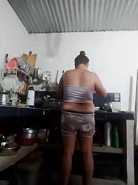 yyuly online show from September 25, 2025, 11:27 am