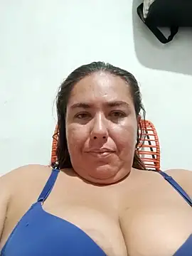 yyuly online show from October 17, 2025, 3:47 pm