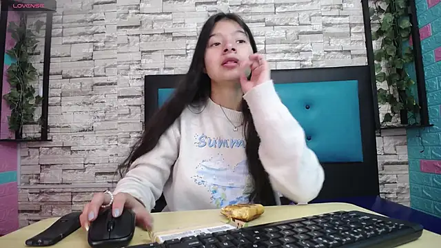 maily can online show from September 22, 2025, 12:44 pm