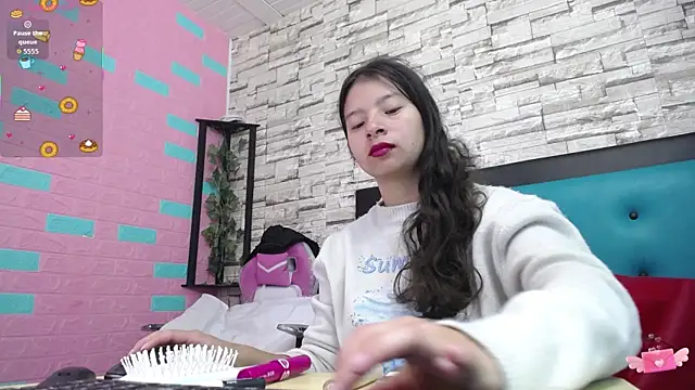 maily can online show from October 31, 2025, 12:57 pm