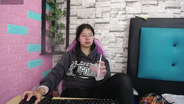 maily can online show from November 24, 2025, 1:11 pm