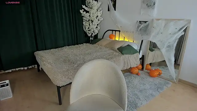 LiliaMoons online show from October 31, 2025, 10:23 am