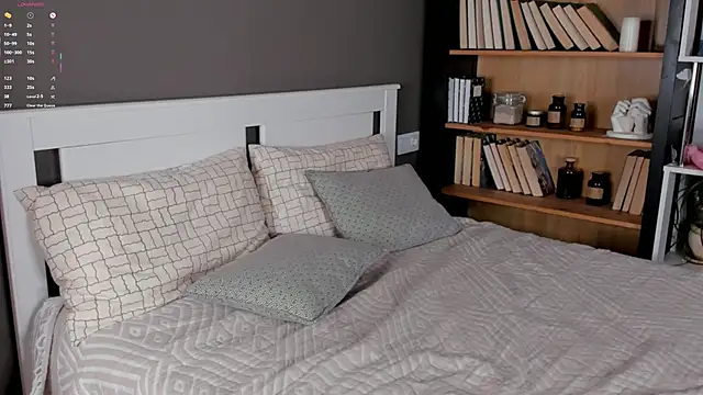 Snapshot of AlbertaClack chatting on November 14, 2025, 12:31 pm AlbertaClack online show from November 14, 2025, 12:31 pm