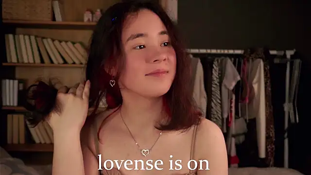 Snapshot of AlbertaClack chatting on November 9, 2025, 11:14 am AlbertaClack online show from November 9, 2025, 11:14 am