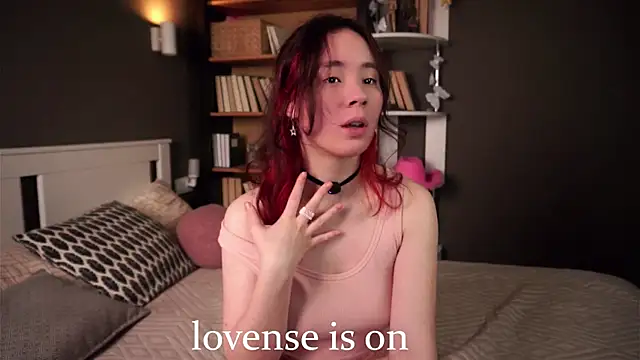 Snapshot of AlbertaClack chatting on November 12, 2025, 11:47 am AlbertaClack online show from November 12, 2025, 11:47 am