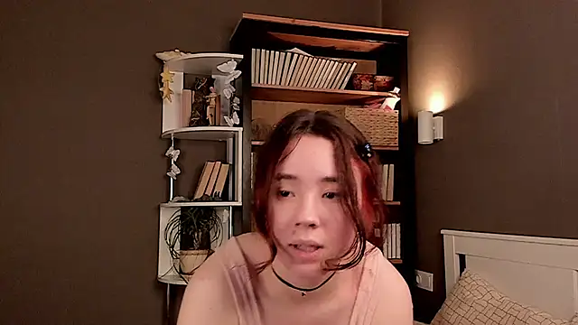 Snapshot of AlbertaClack chatting on November 18, 2025, 12:19 pm AlbertaClack online show from November 18, 2025, 12:19 pm