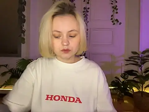 MoonIvy  online show from July 16, 2026, 7:55 pm