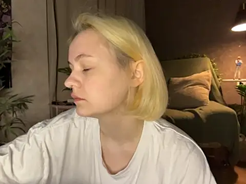 MoonIvy  online show from June 14, 2026, 7:48 pm