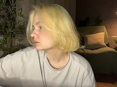 MoonIvy  online show from June 8, 2026, 7:36 pm