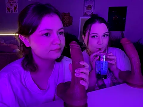 MoonIvy  online show from November 26, 2025, 6:52 pm