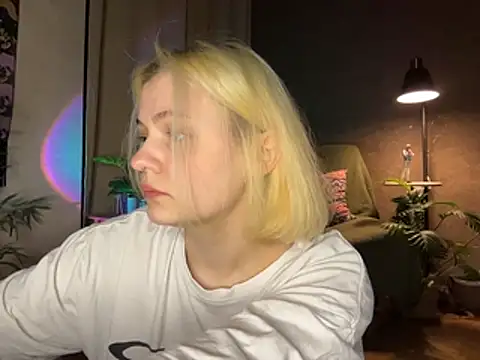 MoonIvy  online show from June 24, 2026, 8:06 pm