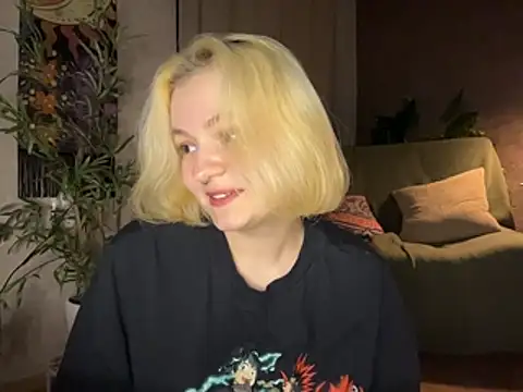 MoonIvy  online show from June 12, 2026, 7:11 pm