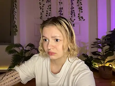 MoonIvy  online show from August 6, 2026, 8:26 pm