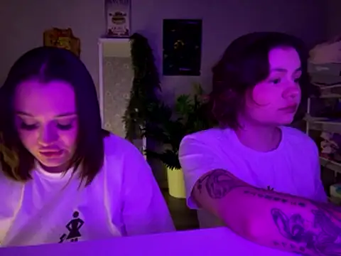 MoonIvy  online show from January 12, 2026, 6:04 pm