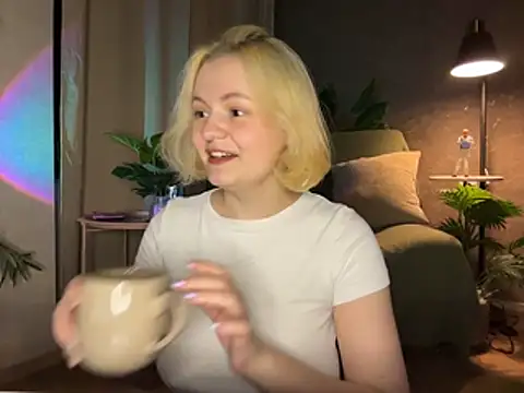MoonIvy  online show from June 7, 2026, 7:19 pm