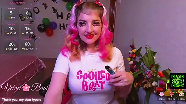 QueenInSilence online show from November 2, 2025, 9:20 pm