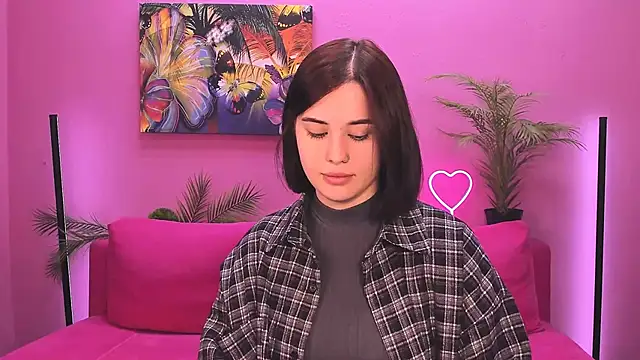 lil angel  online show from November 19, 2025, 12:38 pm