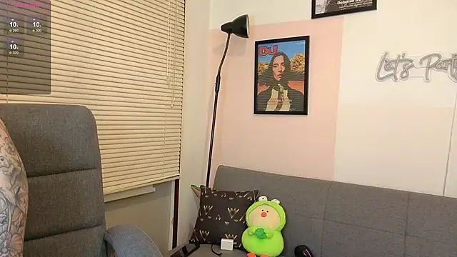 SujannaVarma  online show from November 6, 2025, 10:58 pm