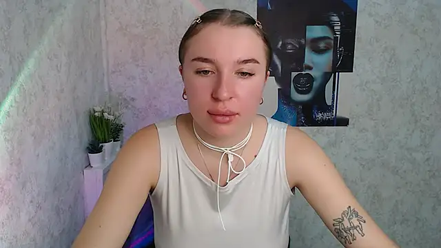 JuliaTopp  online show from October 24, 2025, 6:40 pm