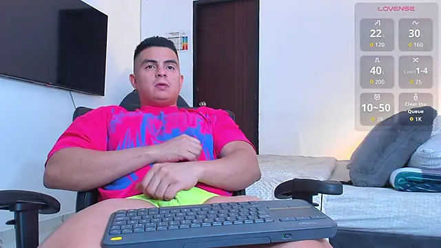 Snapshot of RJBarto chatting on December 4, 2025, 12:31 am RJBarto online show from December 4, 2025, 12:31 am