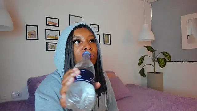 Snapshot of Coco_joness chatting on December 4, 2025, 7:46 pm Coco joness online show from December 4, 2025, 7:46 pm