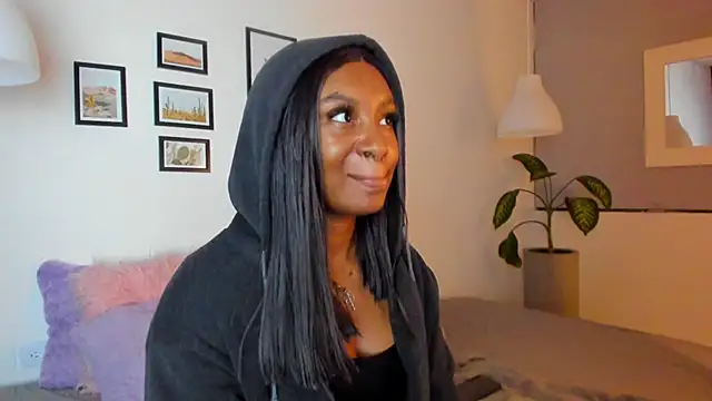 Snapshot of Coco_joness chatting on December 5, 2025, 8:39 pm Coco joness online show from December 5, 2025, 8:39 pm