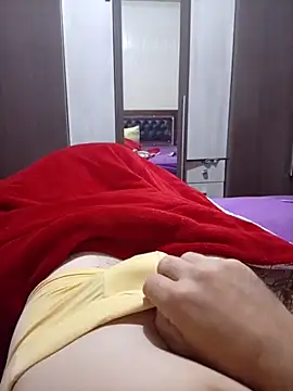 Gustavo198045 online show from April 19, 2026, 3:29 am